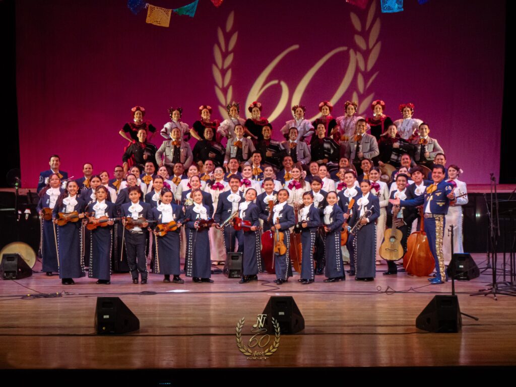 Mariachi Nuevo Tecalitlán varonil, femenil y peques NT